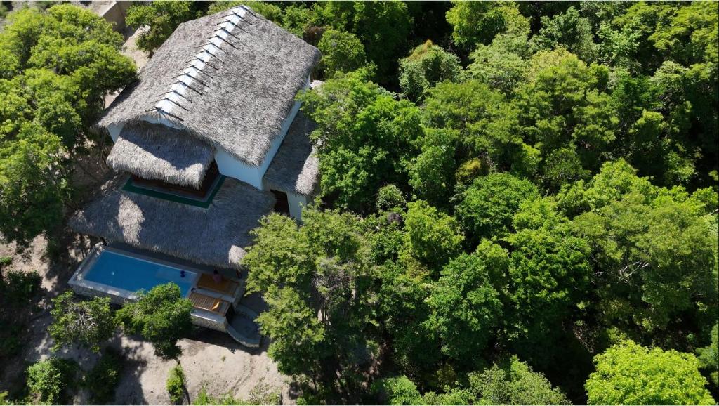 Bungalow Mangrov'evasion face à la mangrove à Antsanitia